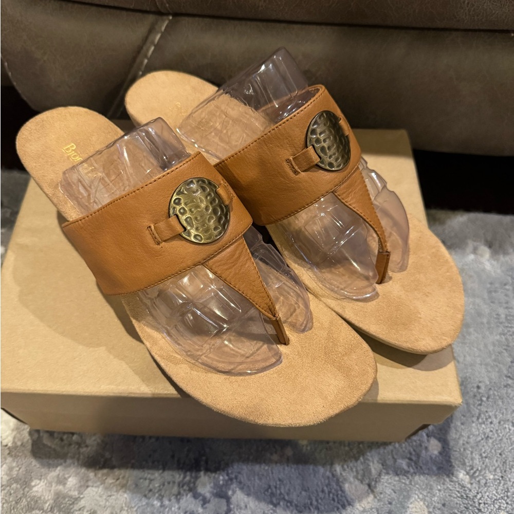 BjordnalTan Leather Thong Sandals with Hammered Brass Accent
